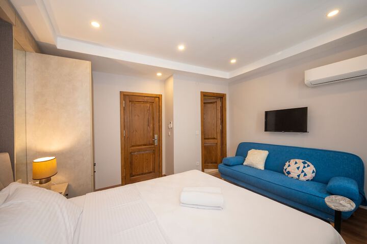 Room 30 of 98