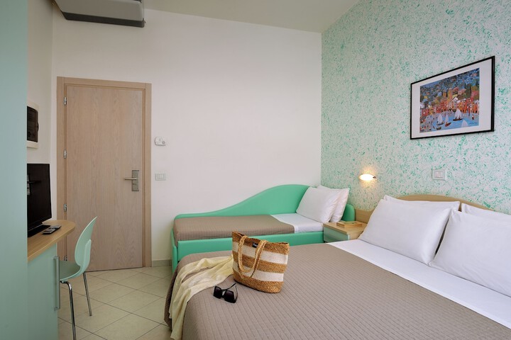 Room 8 of 37