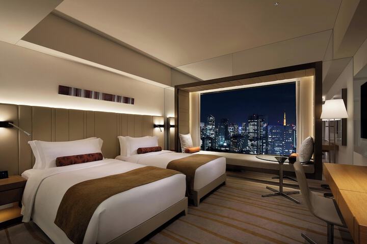 Room 16 of 200