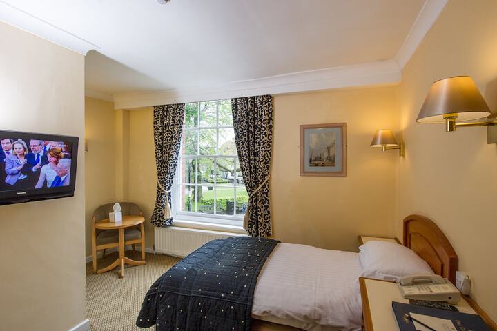 Room 5 of 38