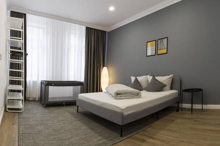Room 7 of 33