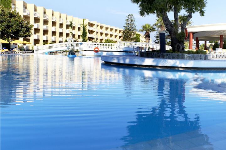 Hotel Pool