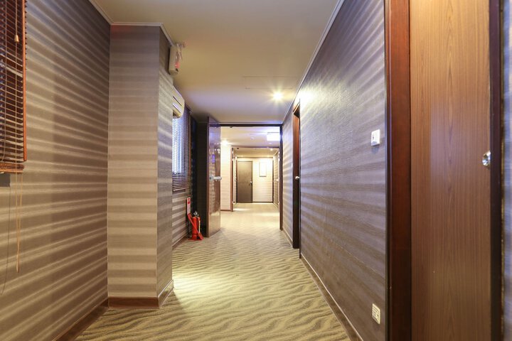 Ballroom/Hall 31 of 39