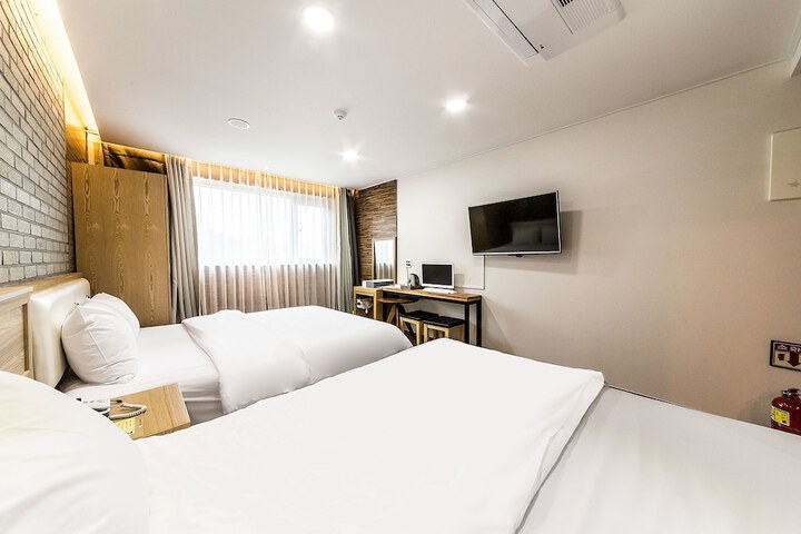 Room 14 of 29