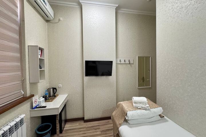 Room 10 of 25