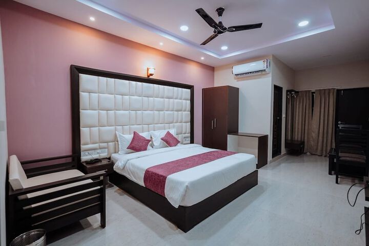 Room 6 of 17