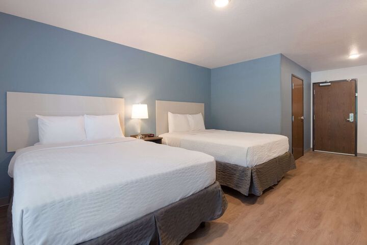 1 Queen Bed (7 of 18)