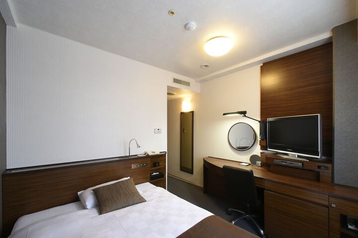 Room 4 of 50