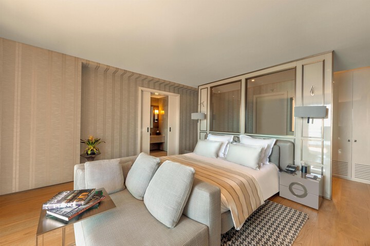 Room 105 of 320
