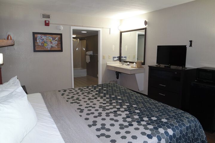 Room 8 of 19