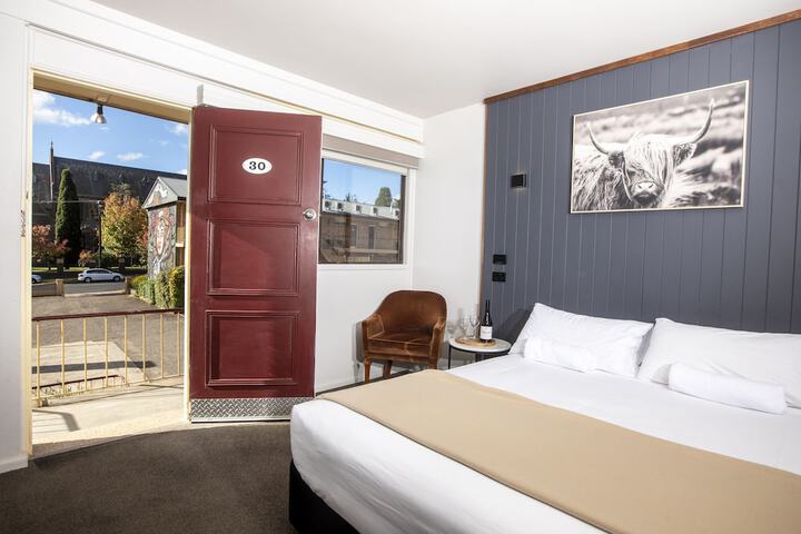 Room 8 of 25