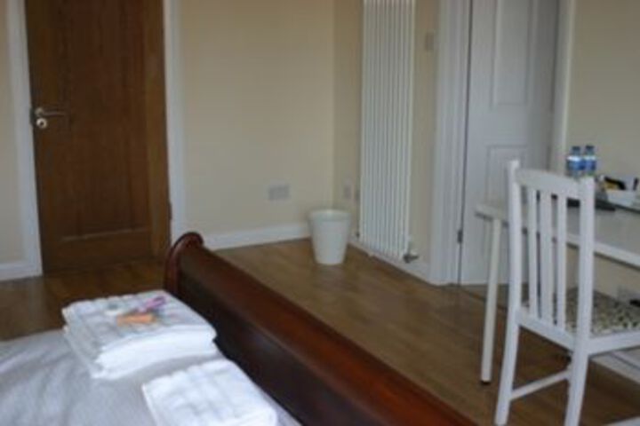 Room 8 of 12