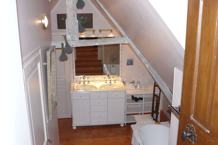 Room 3 of 49