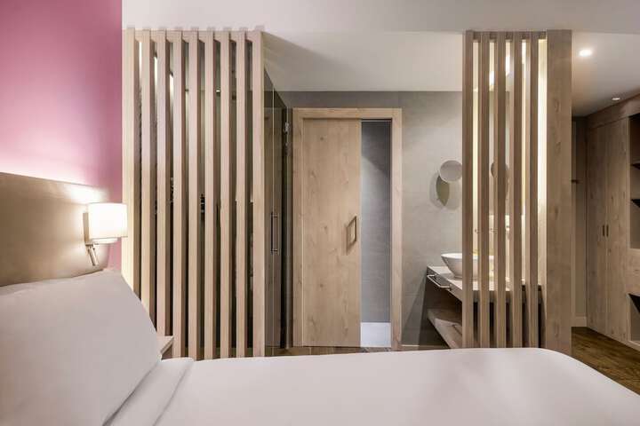 Room 35 of 130