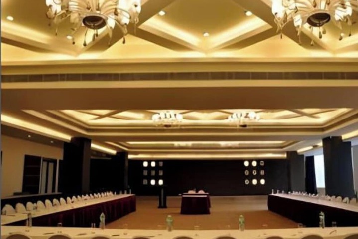 Ballroom/Hall 22 of 33