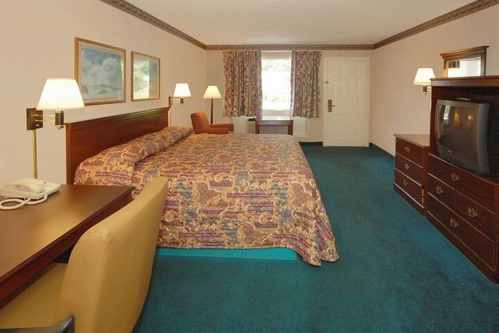 Room 5 of 10