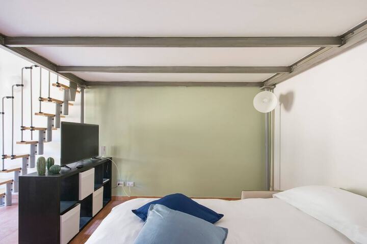 Room 4 of 13