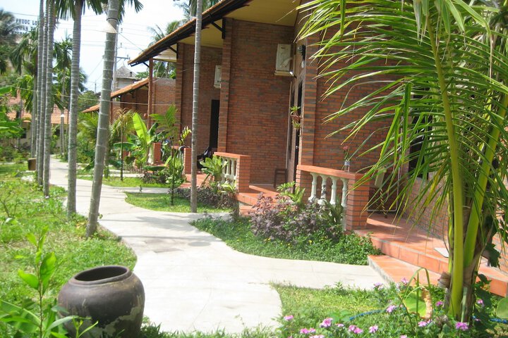 Hotel Exterior 31 of 40