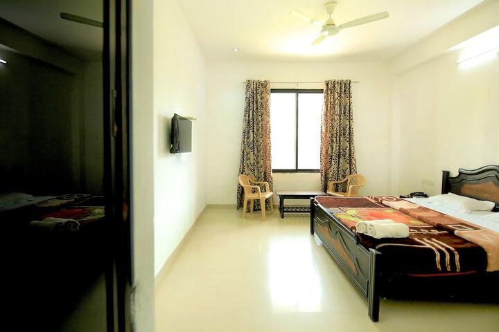 Room 8 of 48