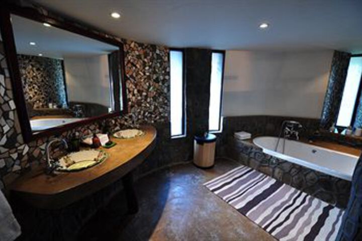 Room 5 of 37