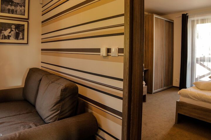Room 3 of 31