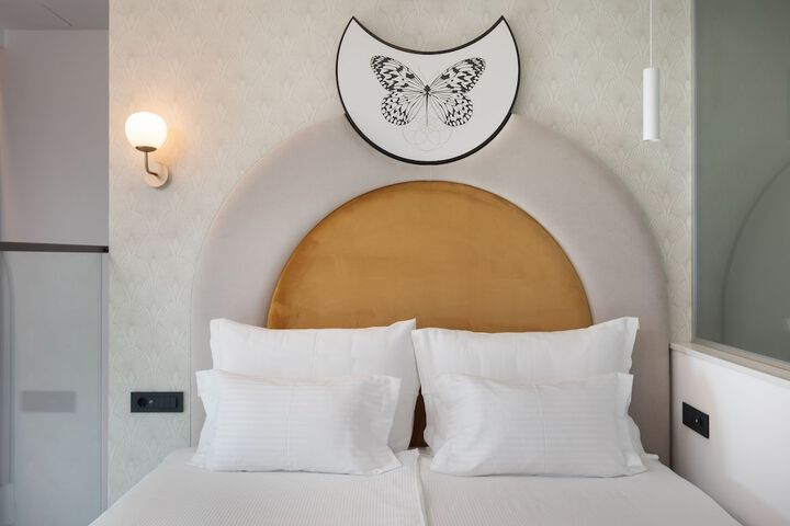 Room 11 of 61