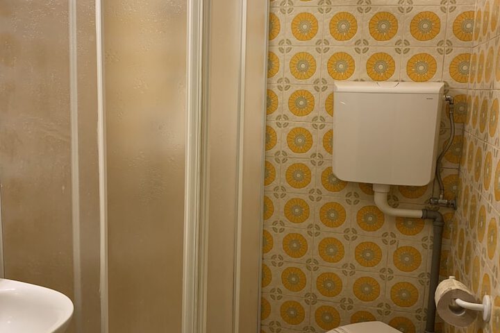 Room 24 of 35
