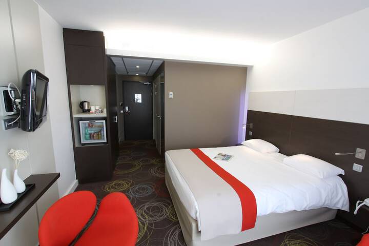Room 3 of 72