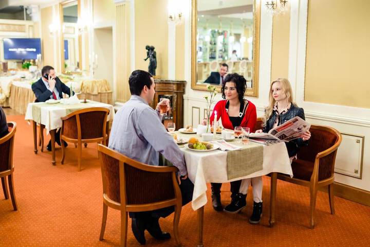 Dining 29 of 65