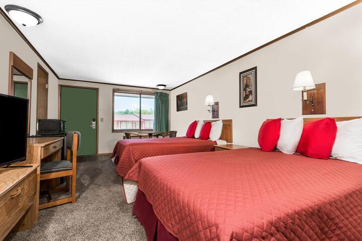 2 Double Beds (3 of 16)