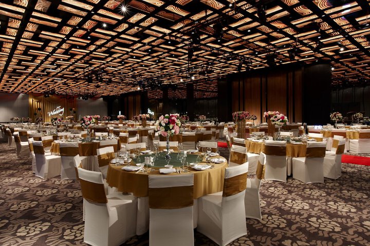 Ballroom/Hall 44 of 50