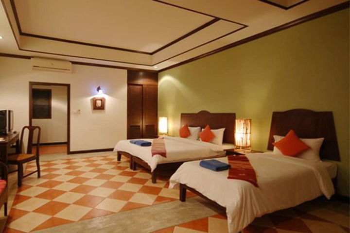 Room 5 of 135