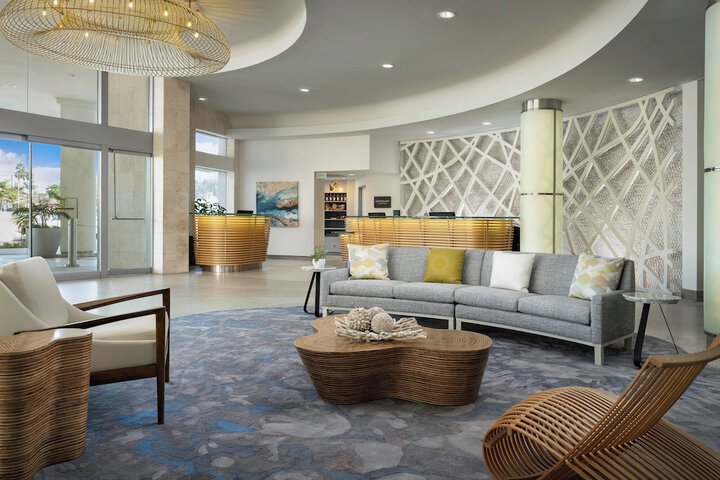Lobby lounge