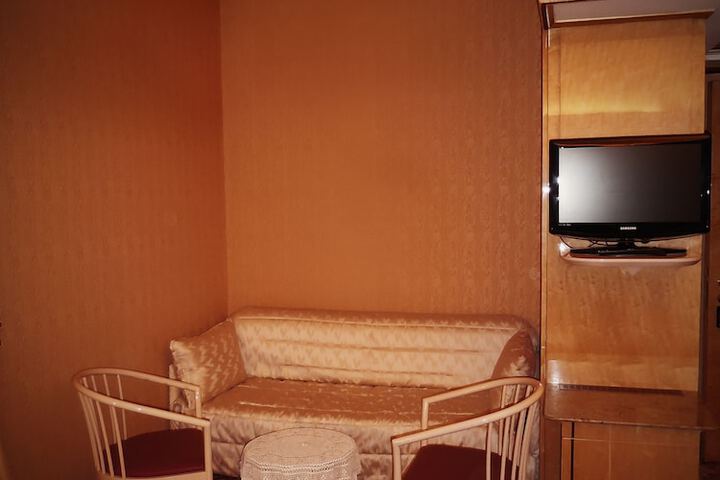 Room 18 of 33