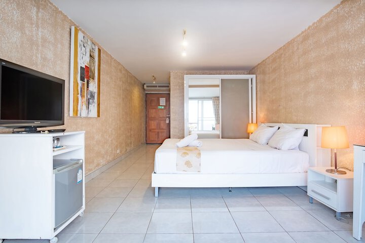 Room 13 of 35