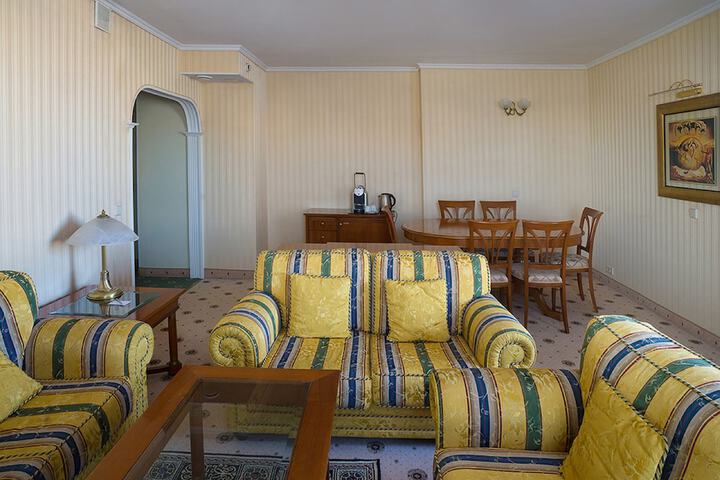 Room 42 of 219