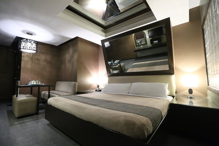 Room 28 of 34