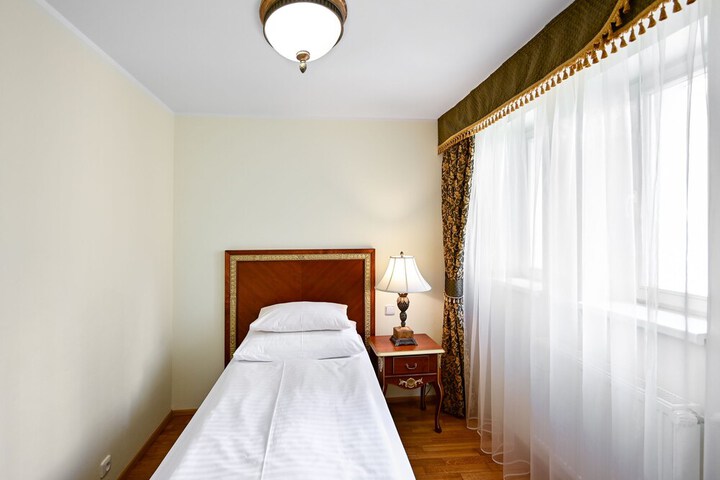 Room 12 of 49
