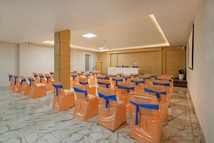 Ballroom/Hall 73 of 83