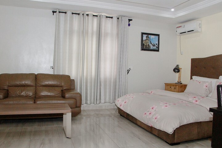 Room 10 of 34
