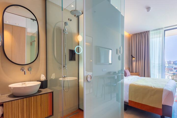 Room 12 of 67