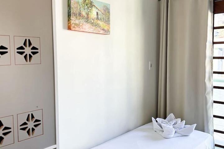 Room 11 of 19