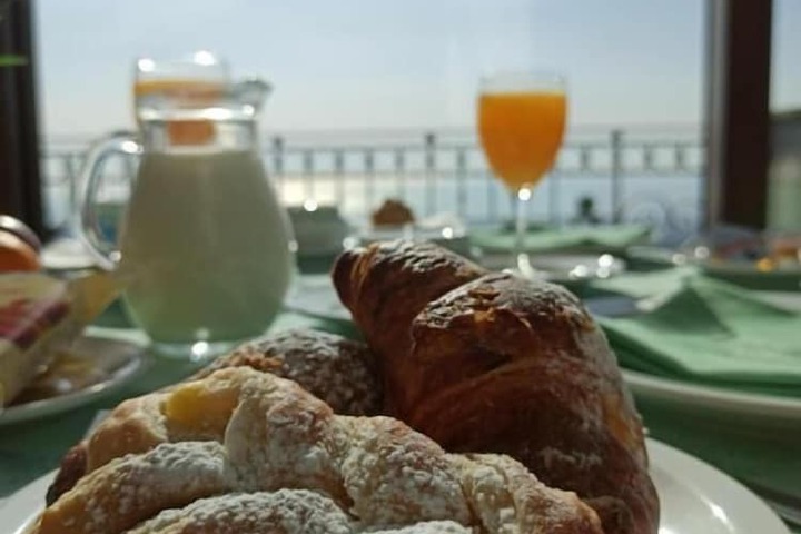 Breakfast/Coffee Service 18 of 33