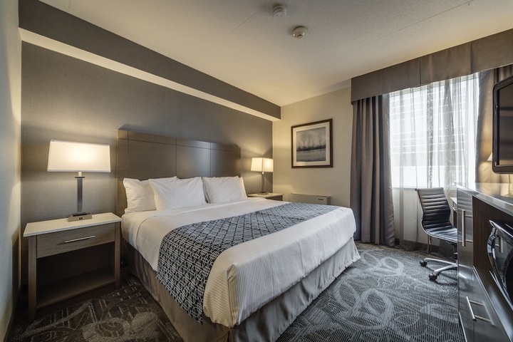Room 32 of 69