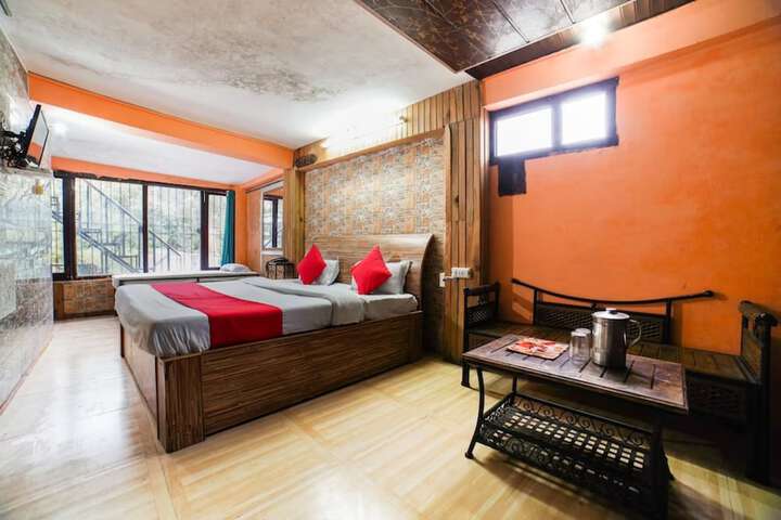 Goroomgo Long View Retreat Nainital
