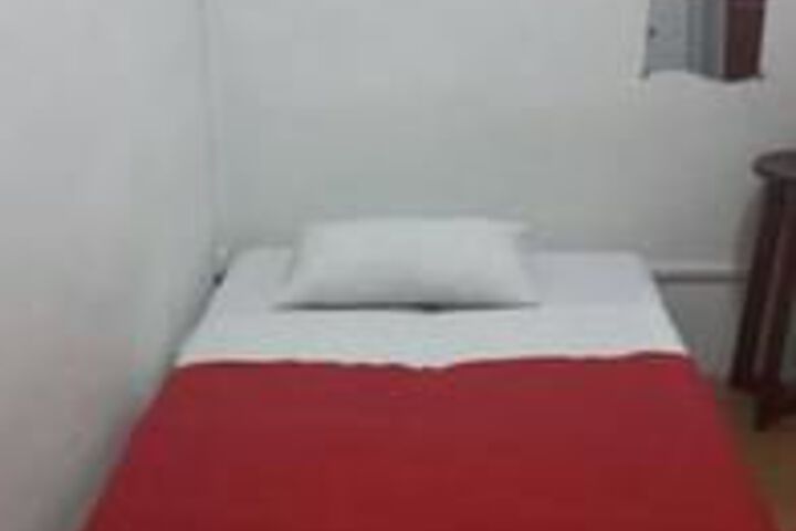 Room 8 of 13