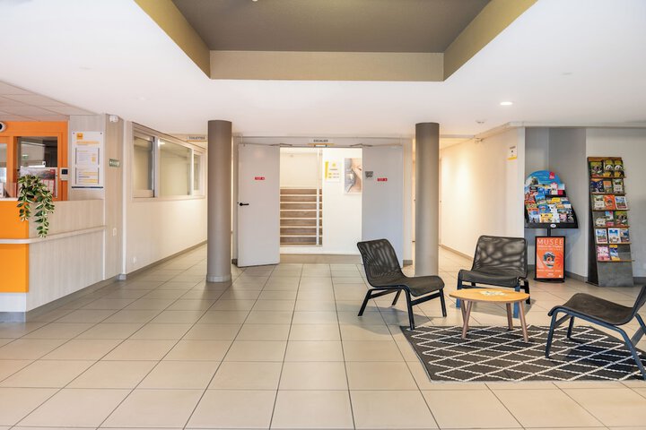 Entrance & Lobby