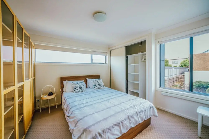 Cheerful 3-bedroom home free parking