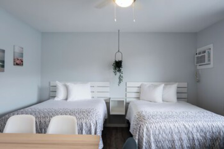 Room 52 of 147