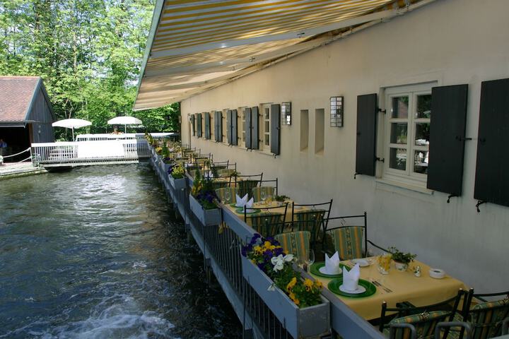 Dining 53 of 64